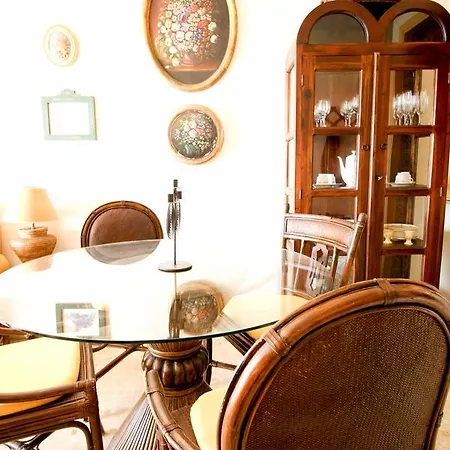 Suitur Frente A La Playa