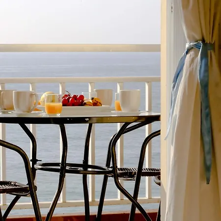 Suitur Frente A La Playa