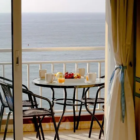 Suitur Frente A La Playa