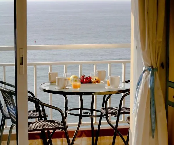 Suitur Frente A La Playa