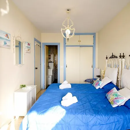 Suitur Frente A La Playa *