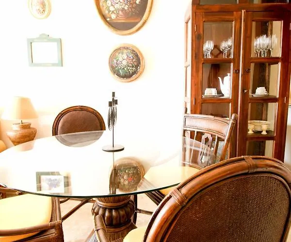 Suitur Frente A La Playa